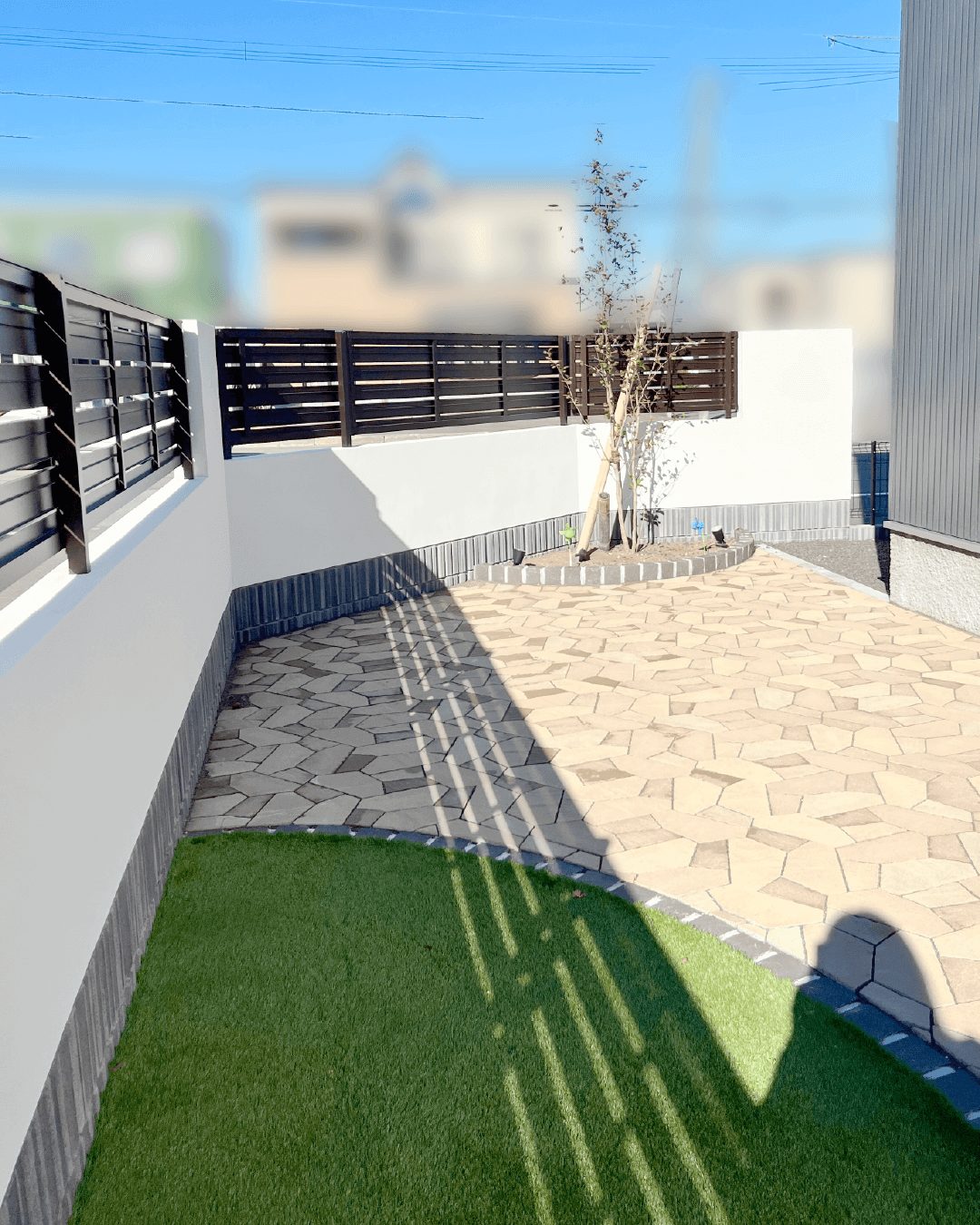 ピエラは2色をランダムに配置して立体感を演出