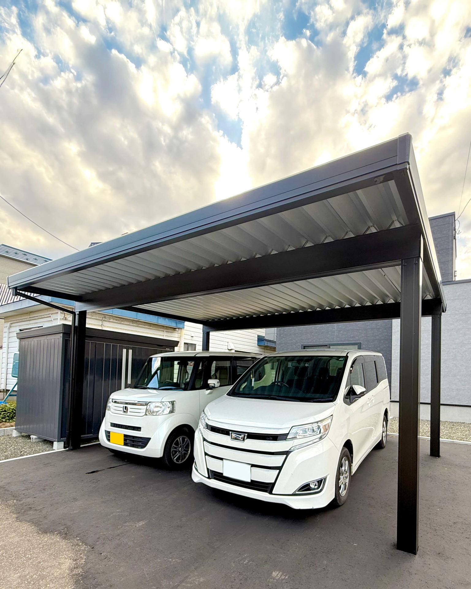 LIXILカーポートST(本体色:ブラック)